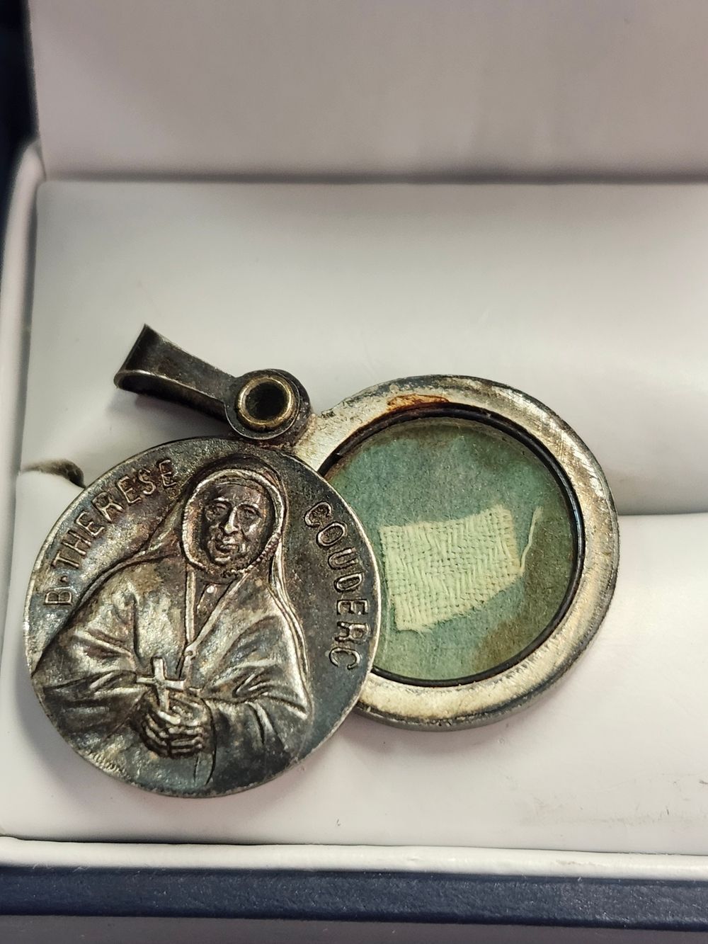Francois Regis Saint Therese Courdec  Relic Sliding Silver Medal Pendant - Picture 5 of 5